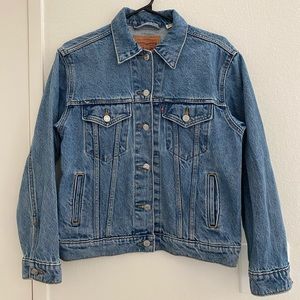 Levi's Jackets & Coats - Levi's Oversized Trucker Jacket Levi's Jackets & Coats - Levi's Oversized Trucker Jacket